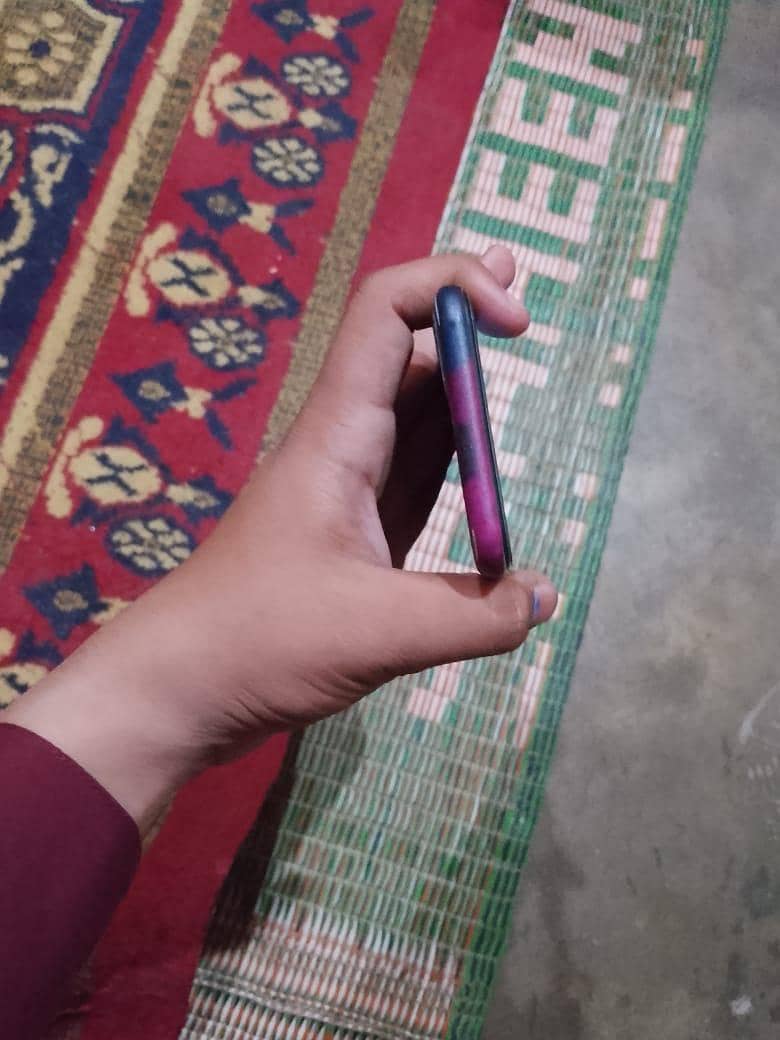 Apple iPhone 11 4
