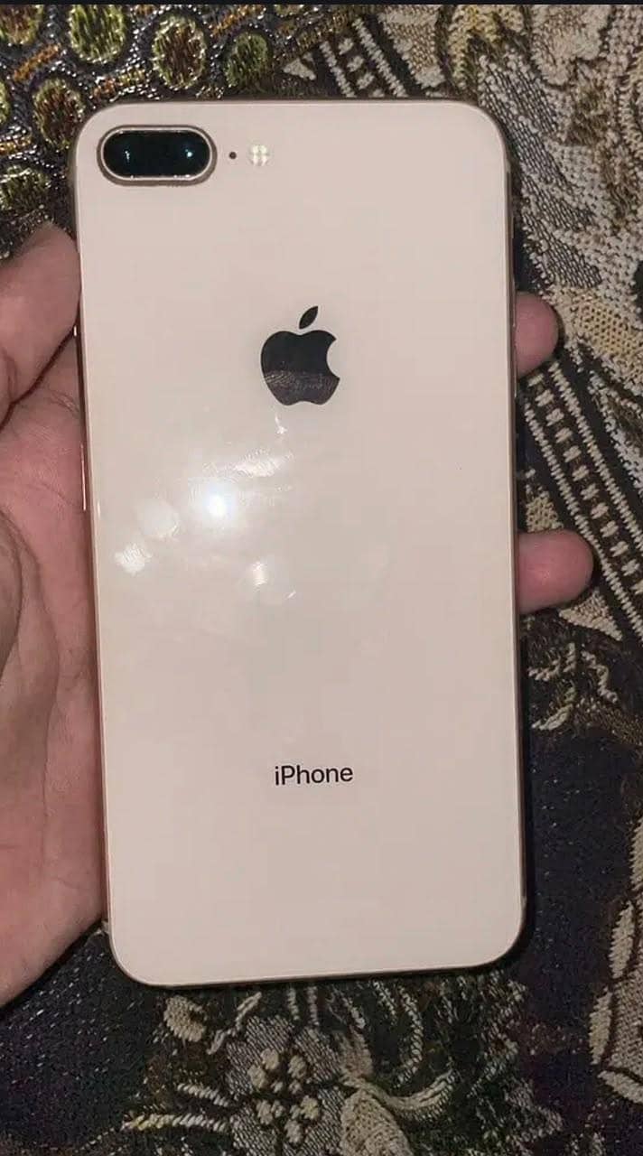 Apple iPhone 8 Plus 1