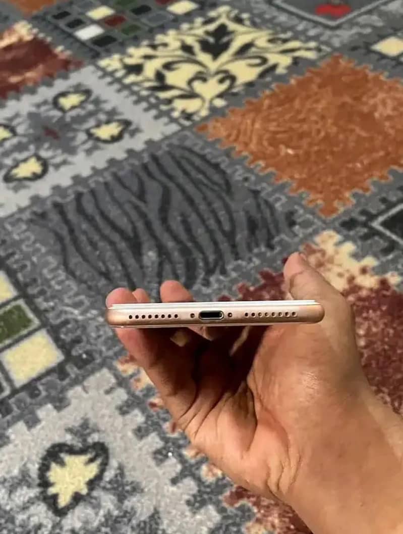 Apple iPhone 8 Plus 3