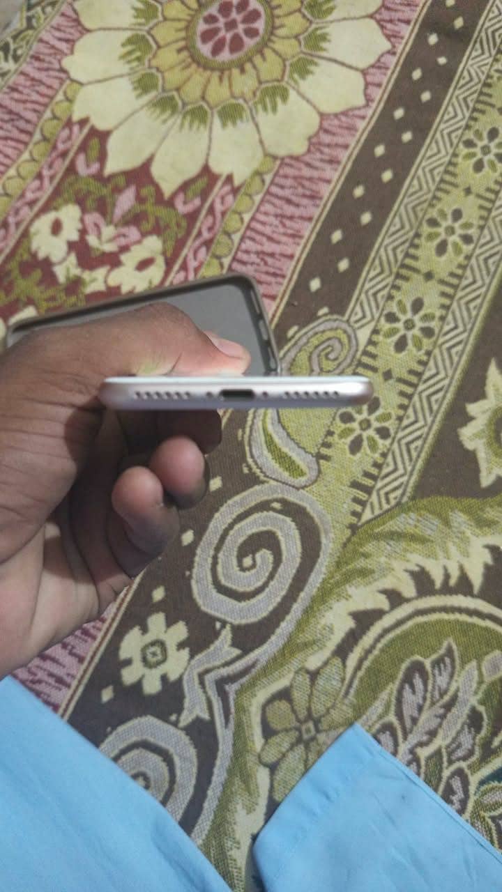 Apple iPhone 8 3
