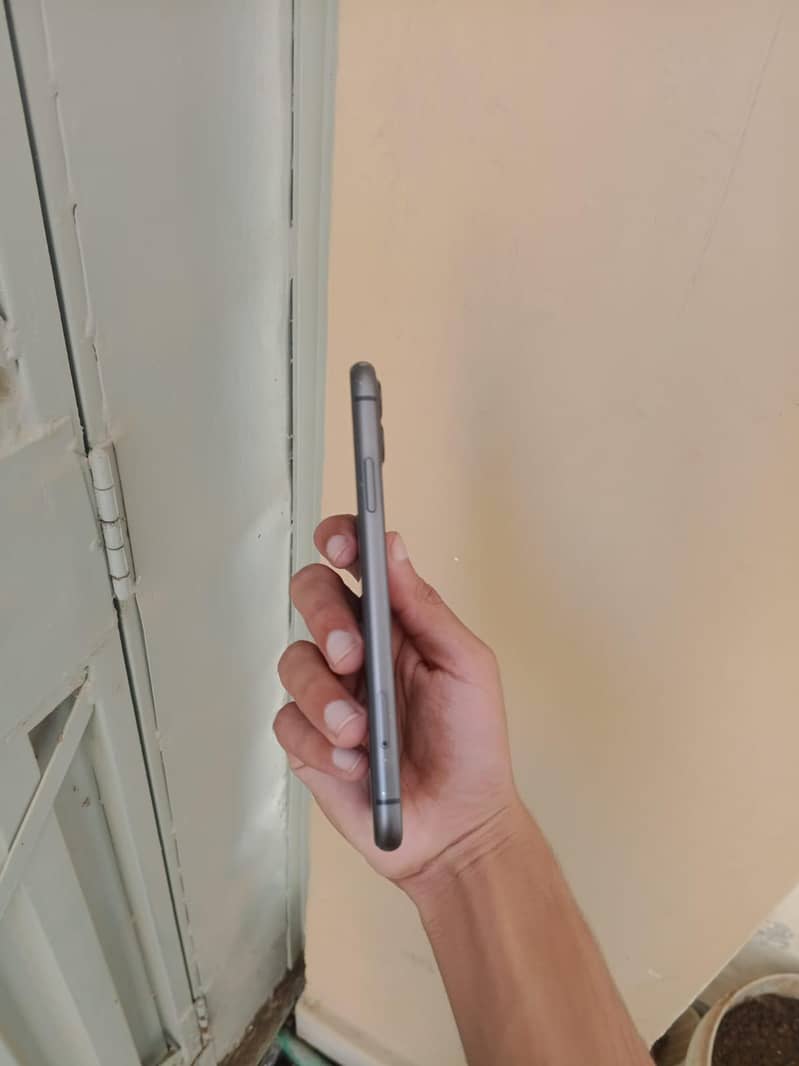 Apple iPhone 11 7