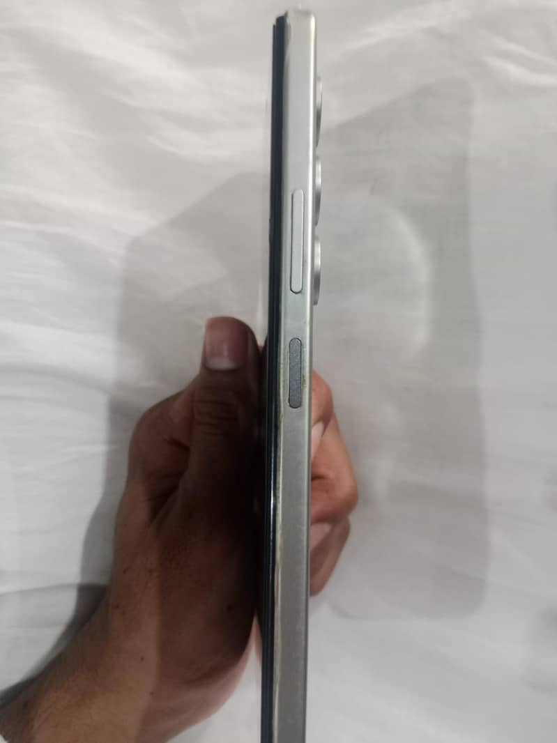 itel À100 4