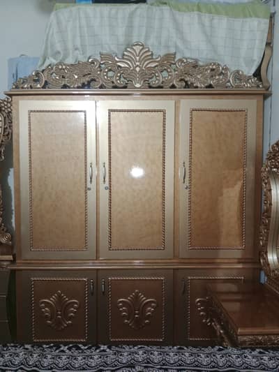 5 month used only complete bedroom furniture set _like new