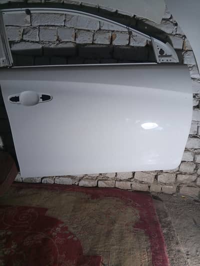 Yaris right Syed door white front,20 / other