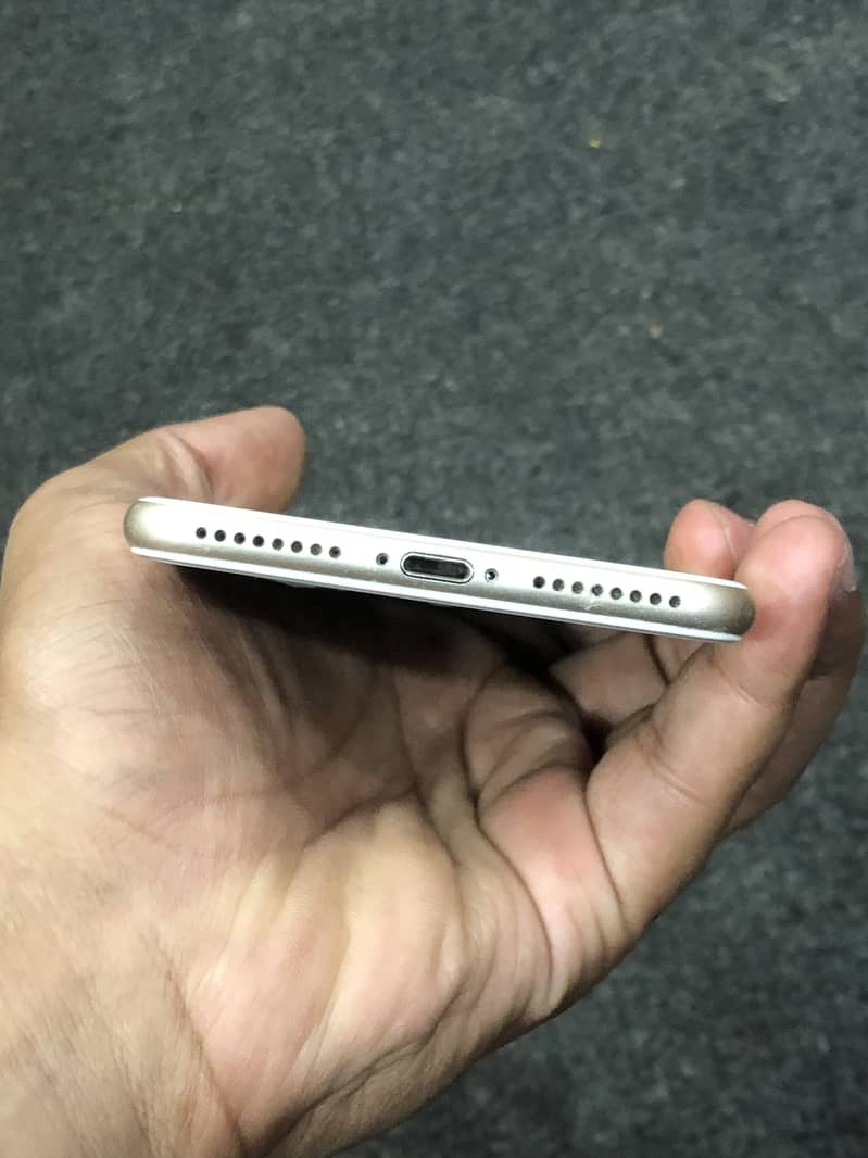 Apple iPhone 7 Plus 4