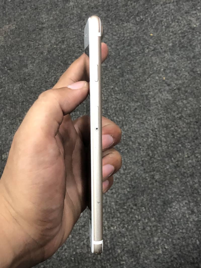 Apple iPhone 7 Plus 6