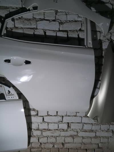 Yaris right Syed door white front 20 other