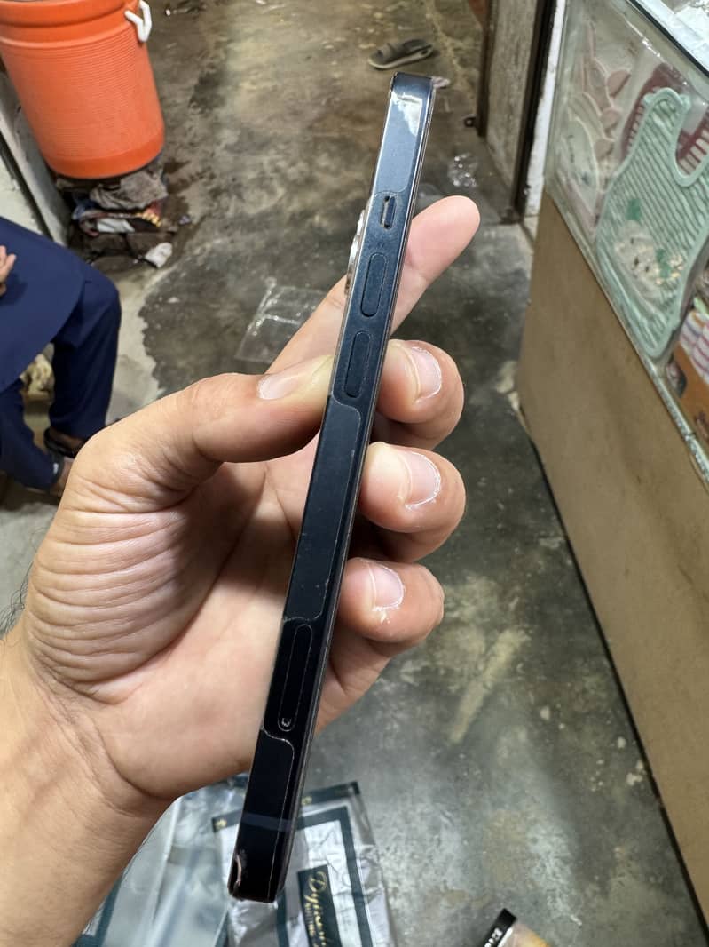 Apple iPhone 13 JV 4