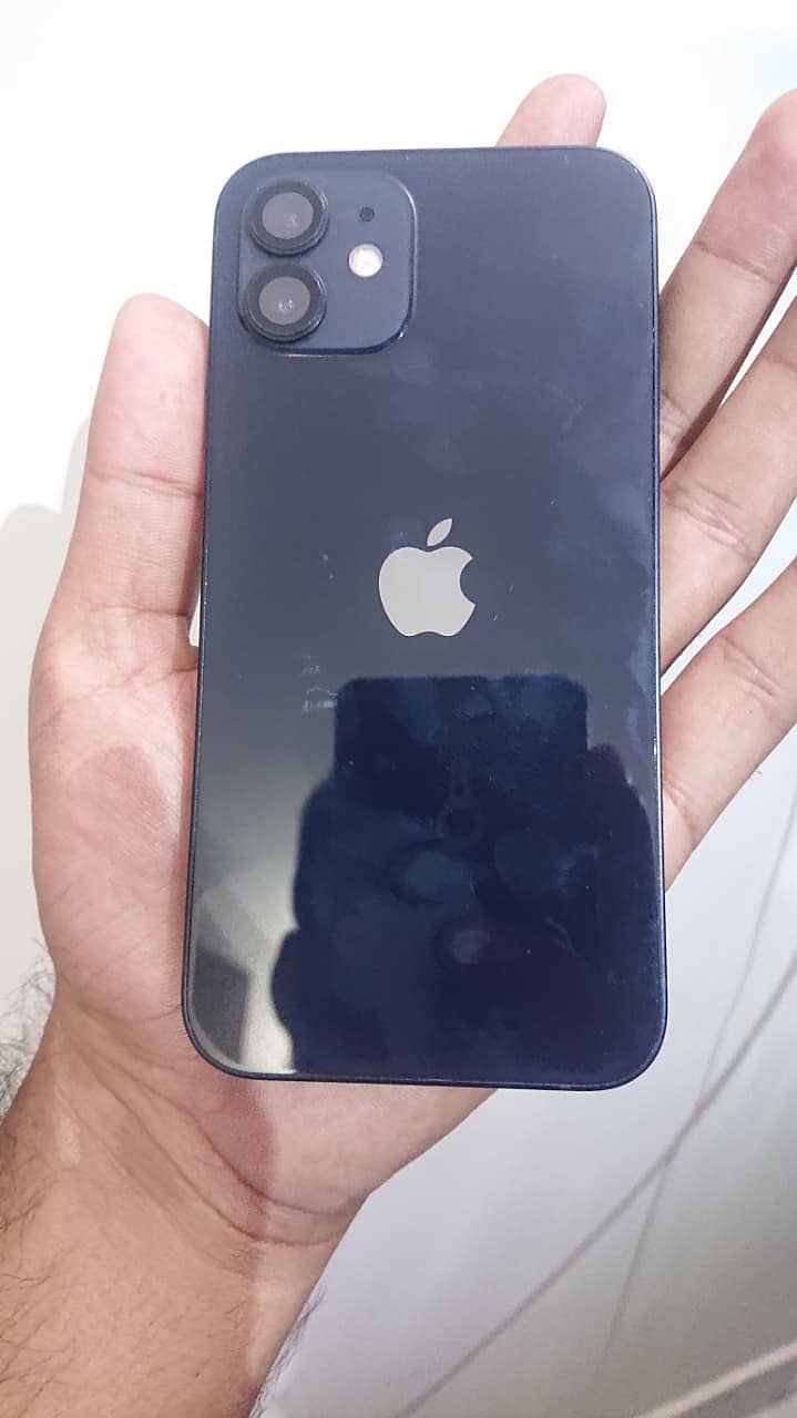 Apple iPhone 12 4