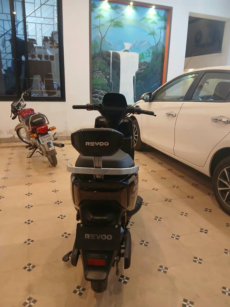 A 12 Revoo 3