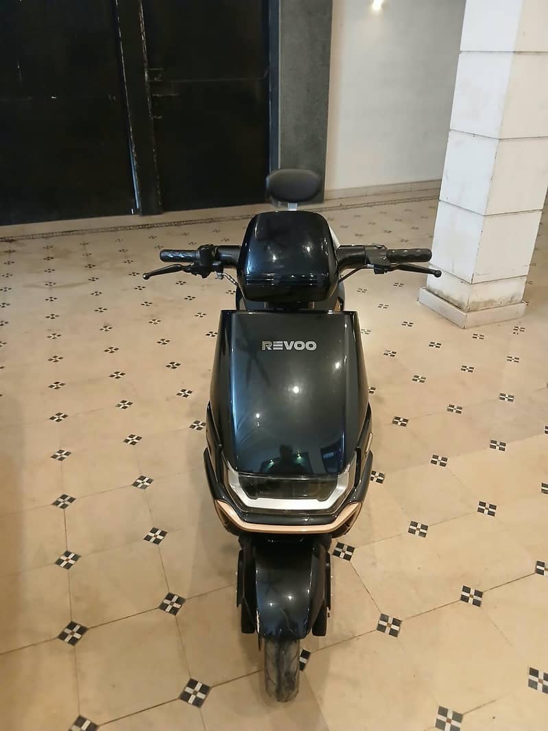 A 12 Revoo 4