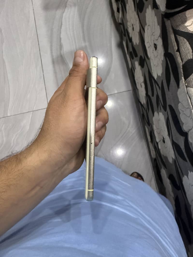 Google Pixel 7 4