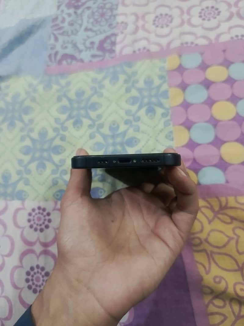 Apple iPhone 13 4