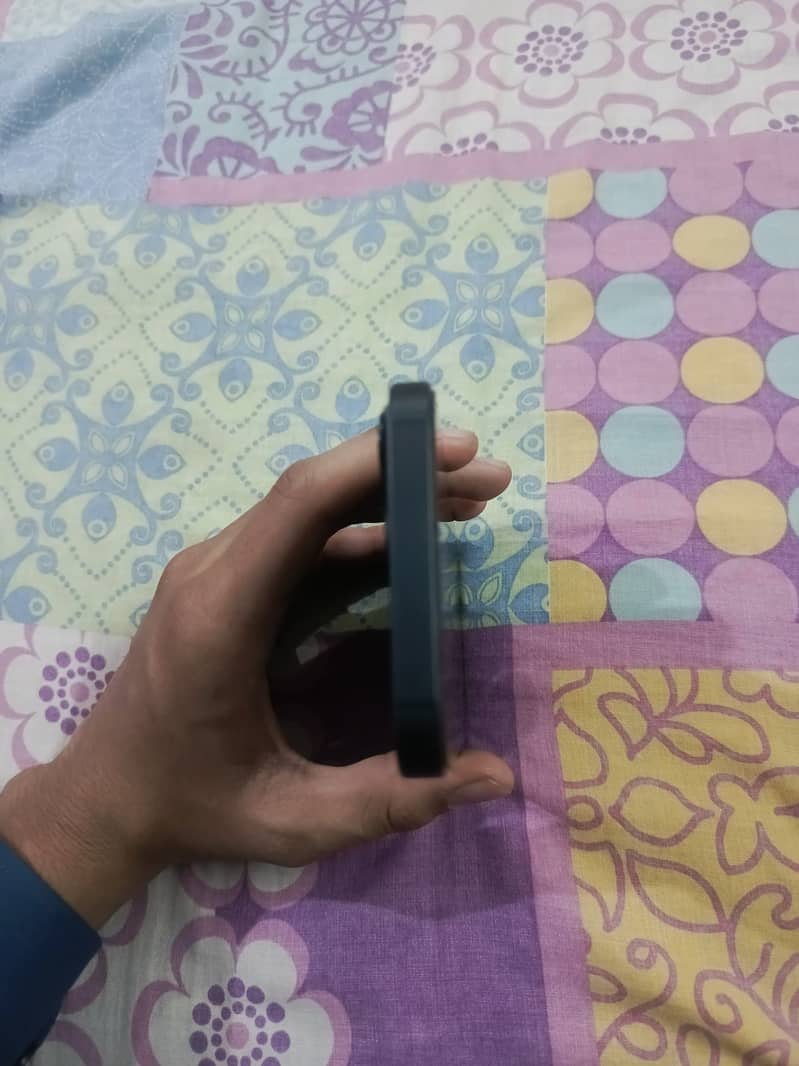 Apple iPhone 13 6