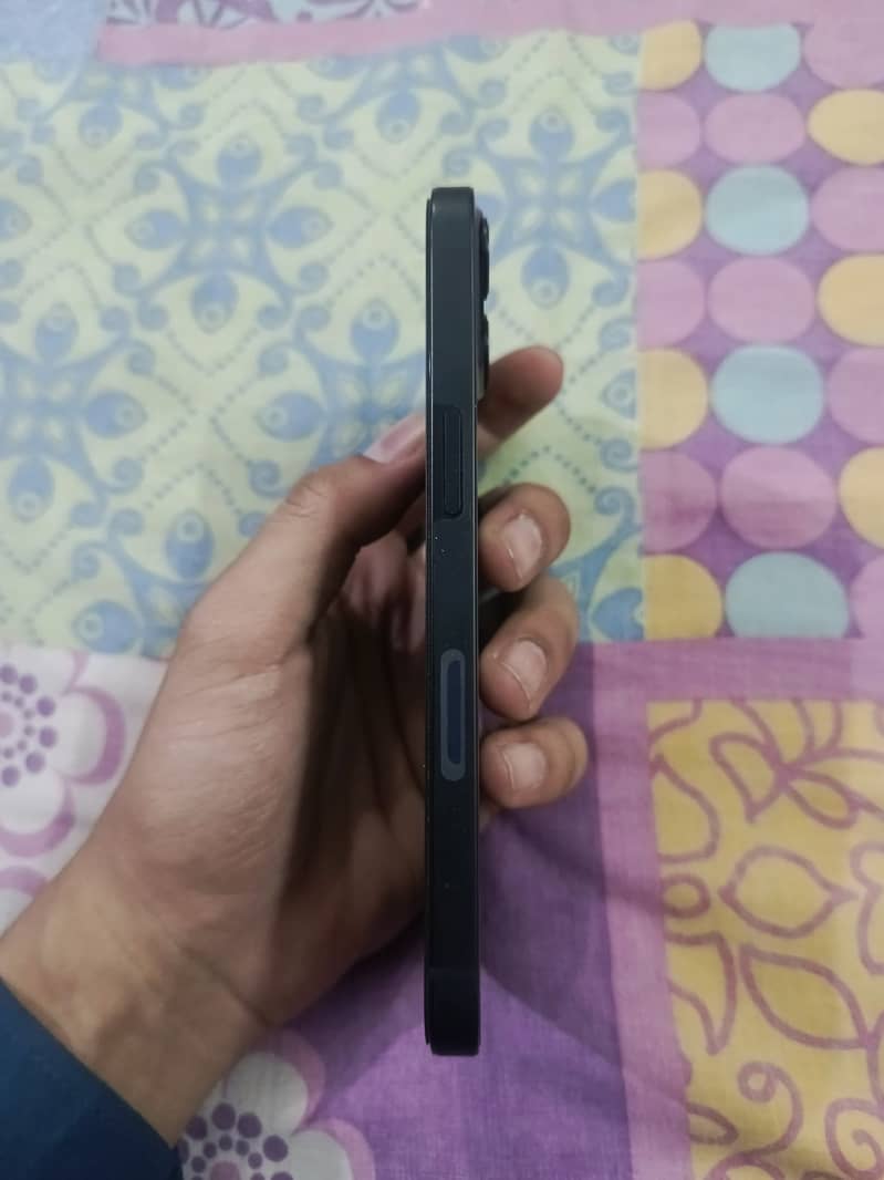 Apple iPhone 13 8