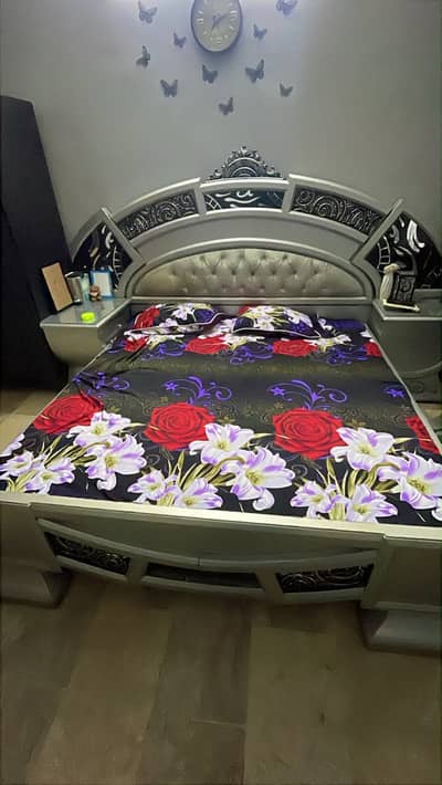Bed with 2 side tables and dressing