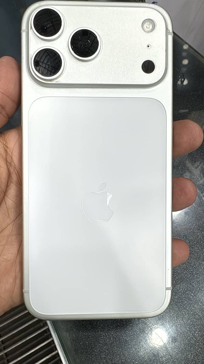 Apple iPhone 17 Pro Max 5