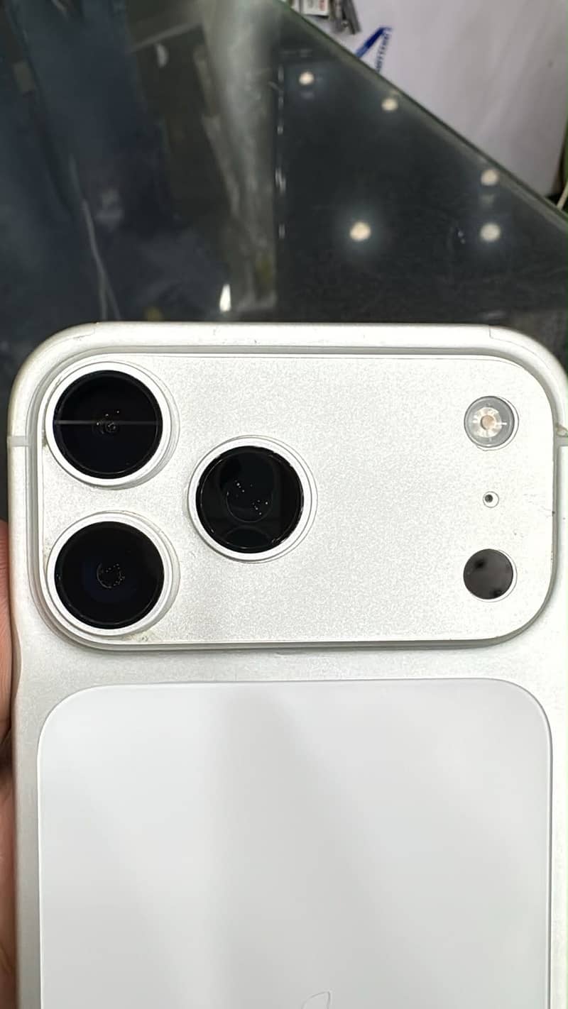 Apple iPhone 17 Pro Max 6