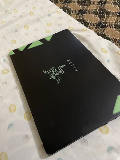 Core i7 6th / 8GB ram  / touchscreen