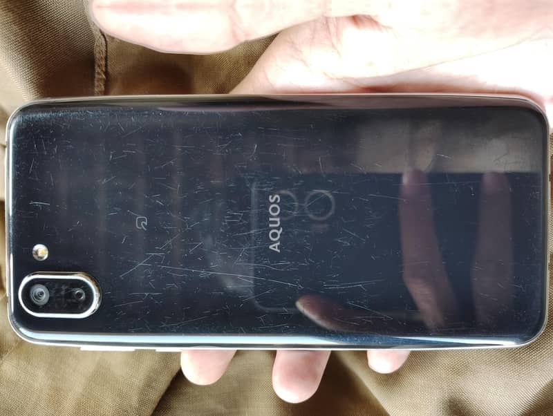 Sharp Aquos R2 0