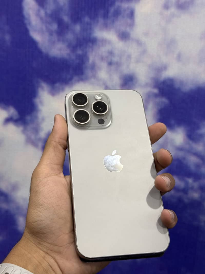 iPhone 15 Pro Max 1