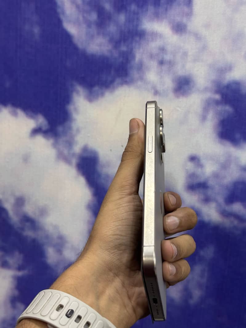 iPhone 15 Pro Max 2