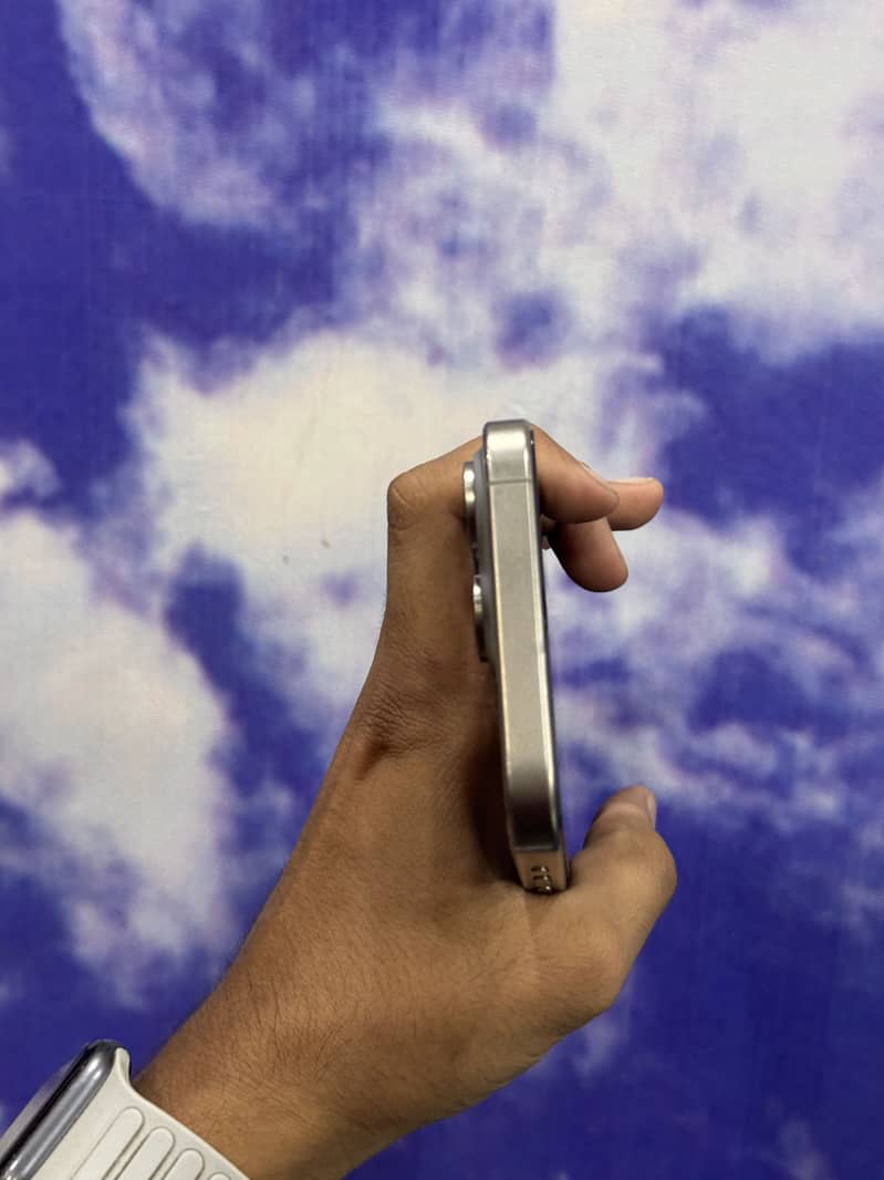 iPhone 15 Pro Max 5