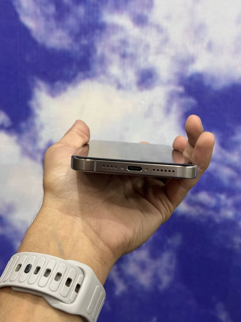 iPhone 15 Pro Max 6