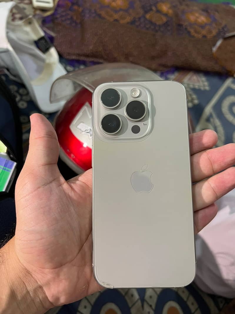 Apple iPhone 15 Pro 0