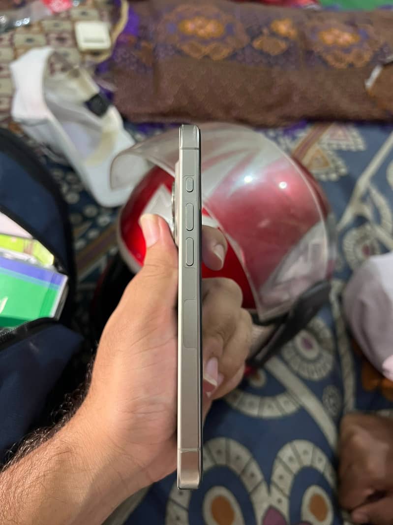 Apple iPhone 15 Pro 1