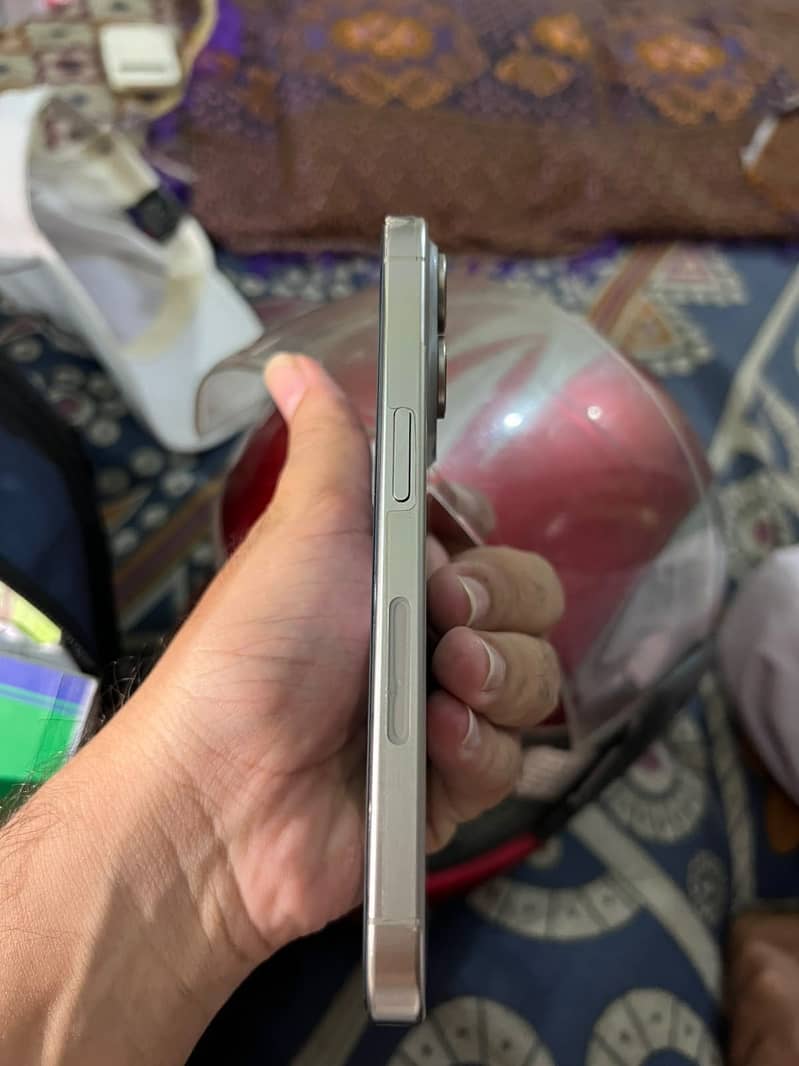 Apple iPhone 15 Pro 3