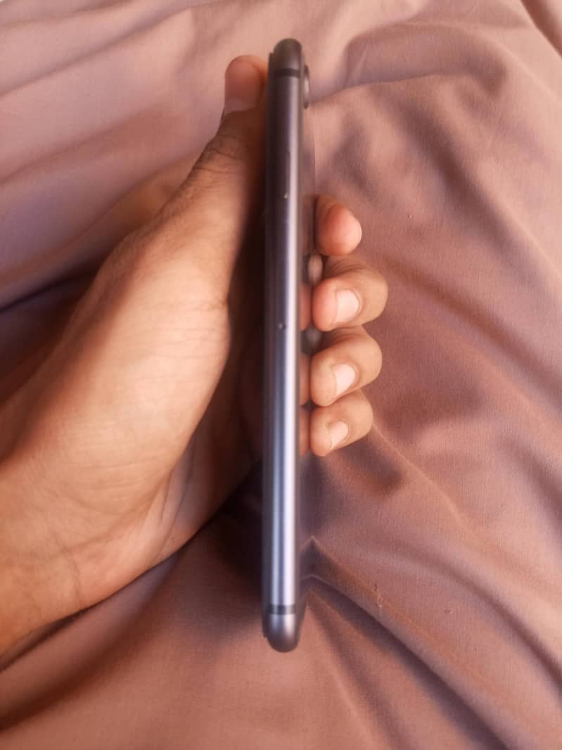 Apple iPhone 8 1