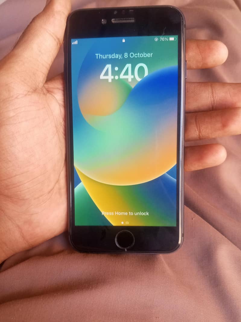 Apple iPhone 8 4