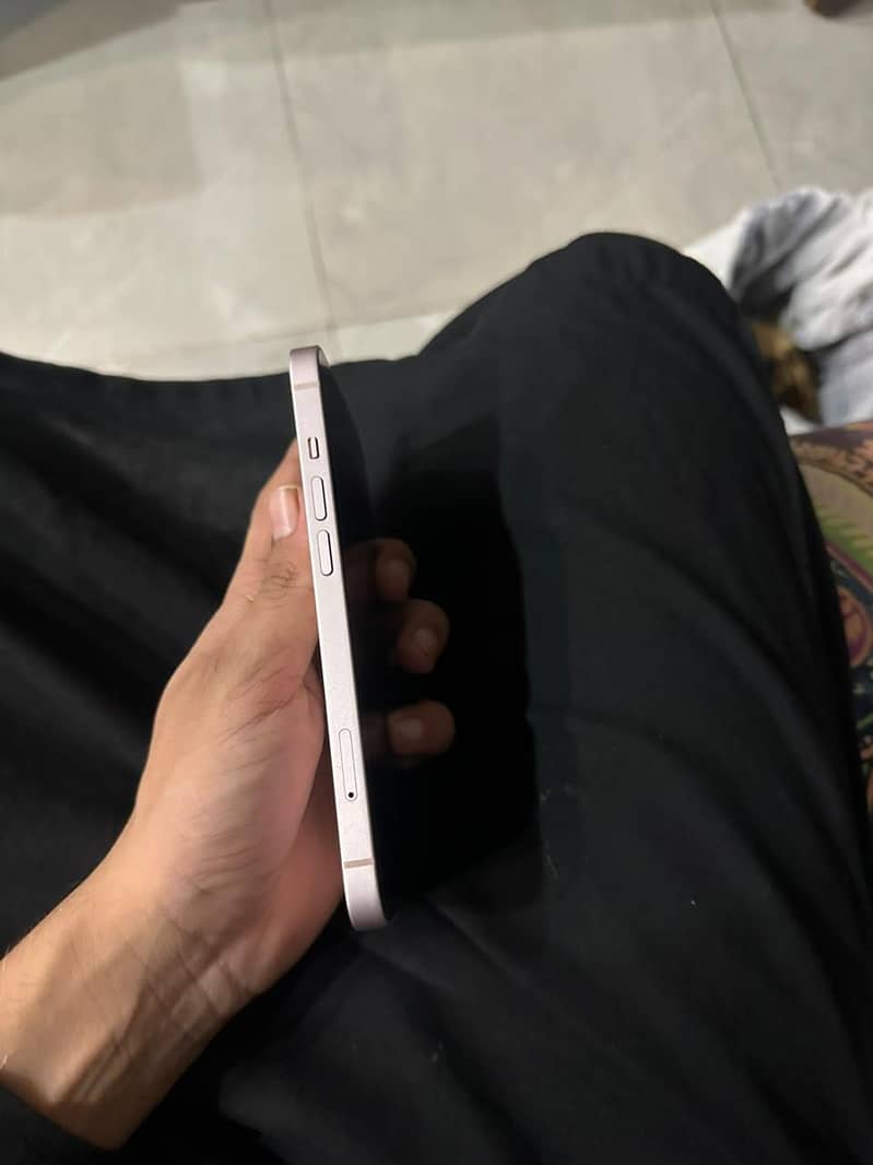 Apple iPhone 13 2