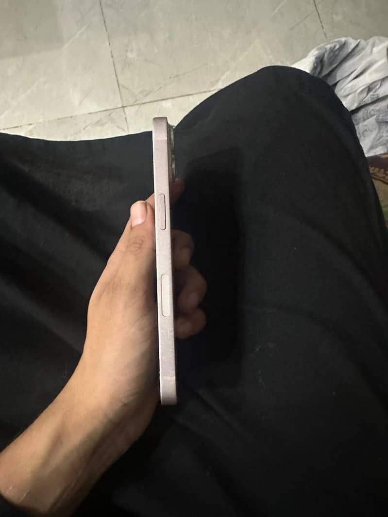 Apple iPhone 13 3