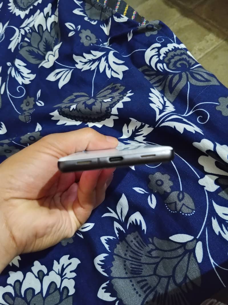 Google Pixel 7a 5