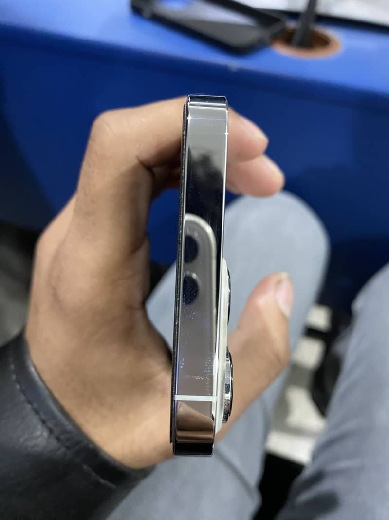 Apple iPhone 13 Pro 3
