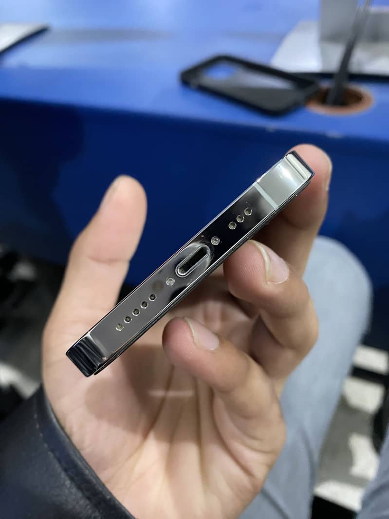 Apple iPhone 13 Pro 6