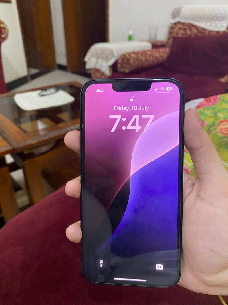 Apple iPhone 13 4