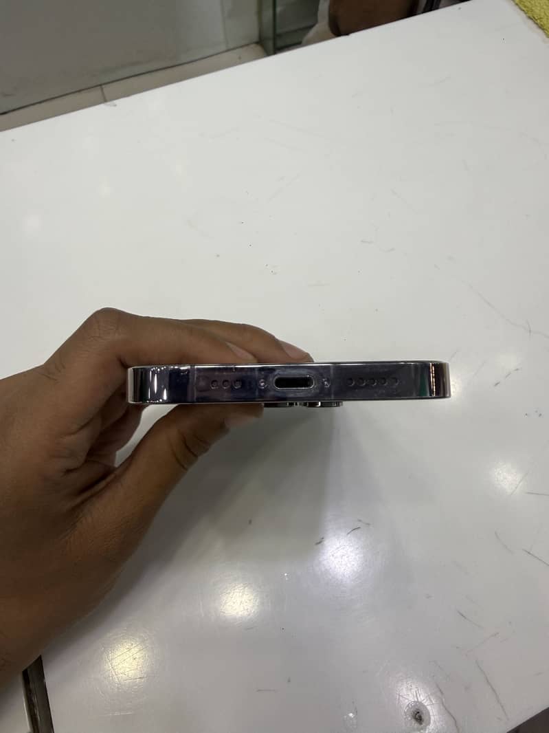 Apple iPhone 14 Pro 2