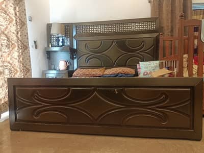 Bed with 2 side tables and dressing table
