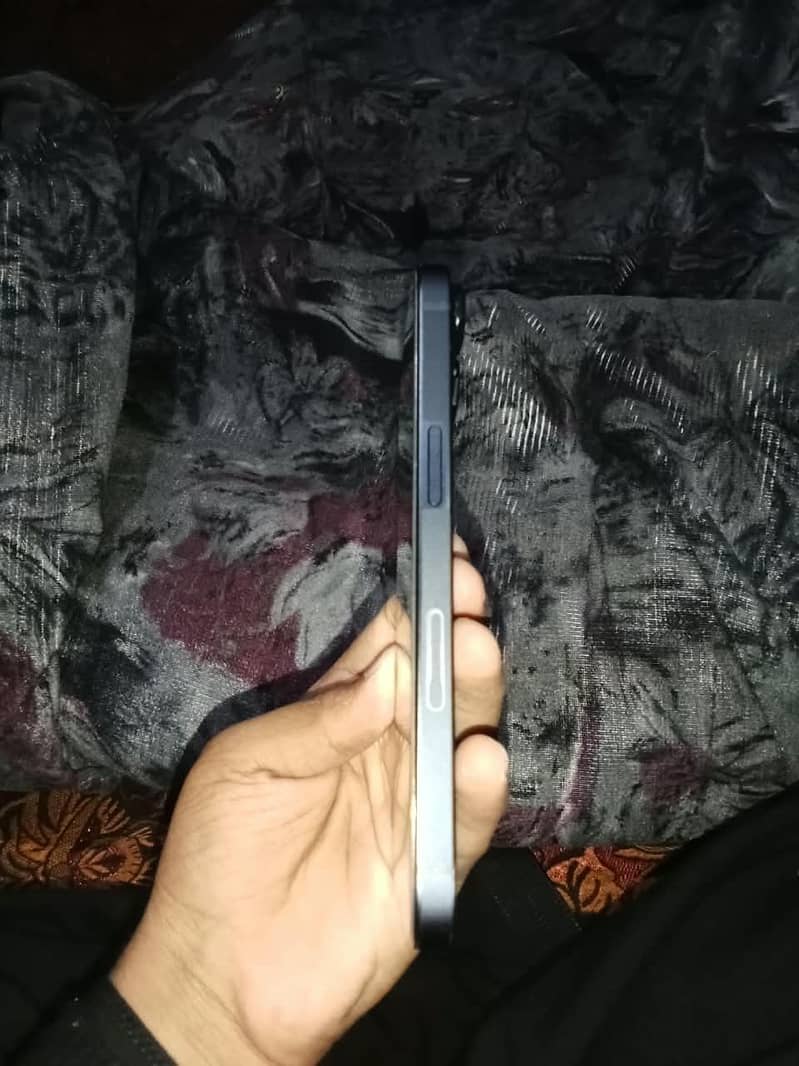 Apple iPhone 13 1