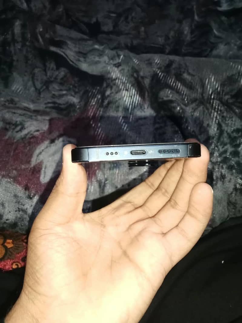 Apple iPhone 13 4