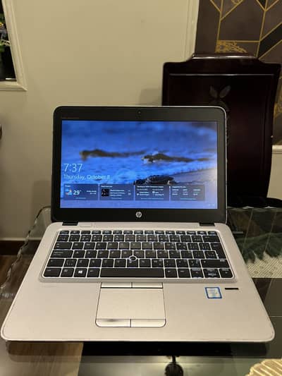 HP EliteBook 820 G3-i5-6th Gen-8GBRAM 256GB SSD-12.5” Windows 10 pro.