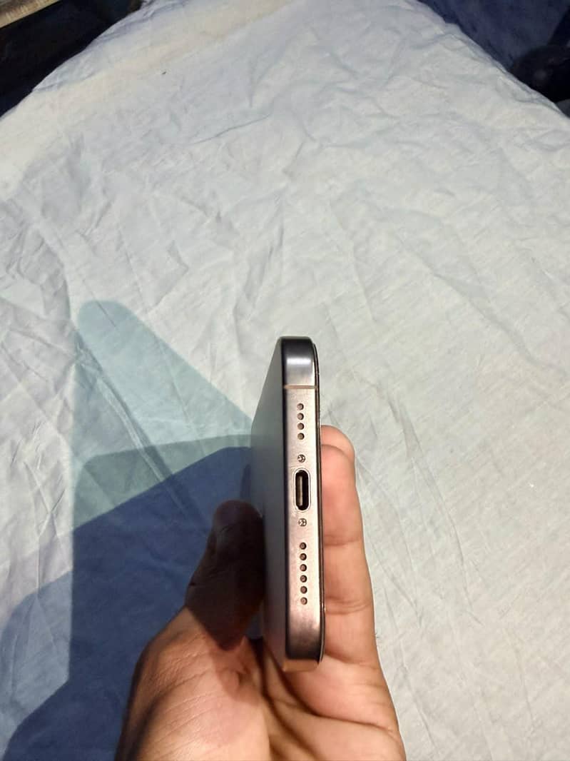 Apple iPhone 16 Pro Max 1