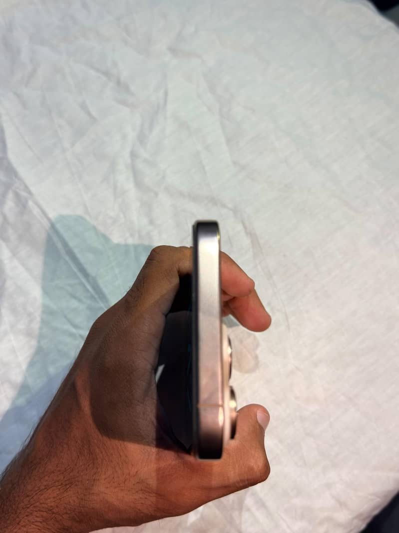 Apple iPhone 16 Pro Max 5