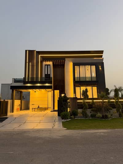 1 Kanal luxury house available for rent
