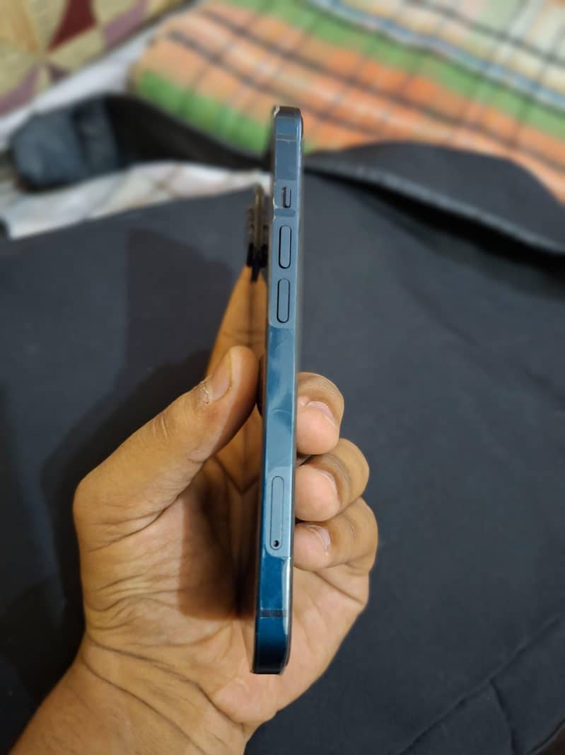 Apple iPhone 13 1