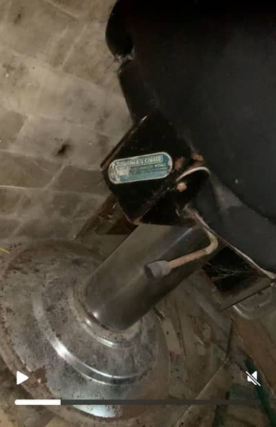 Salon chair