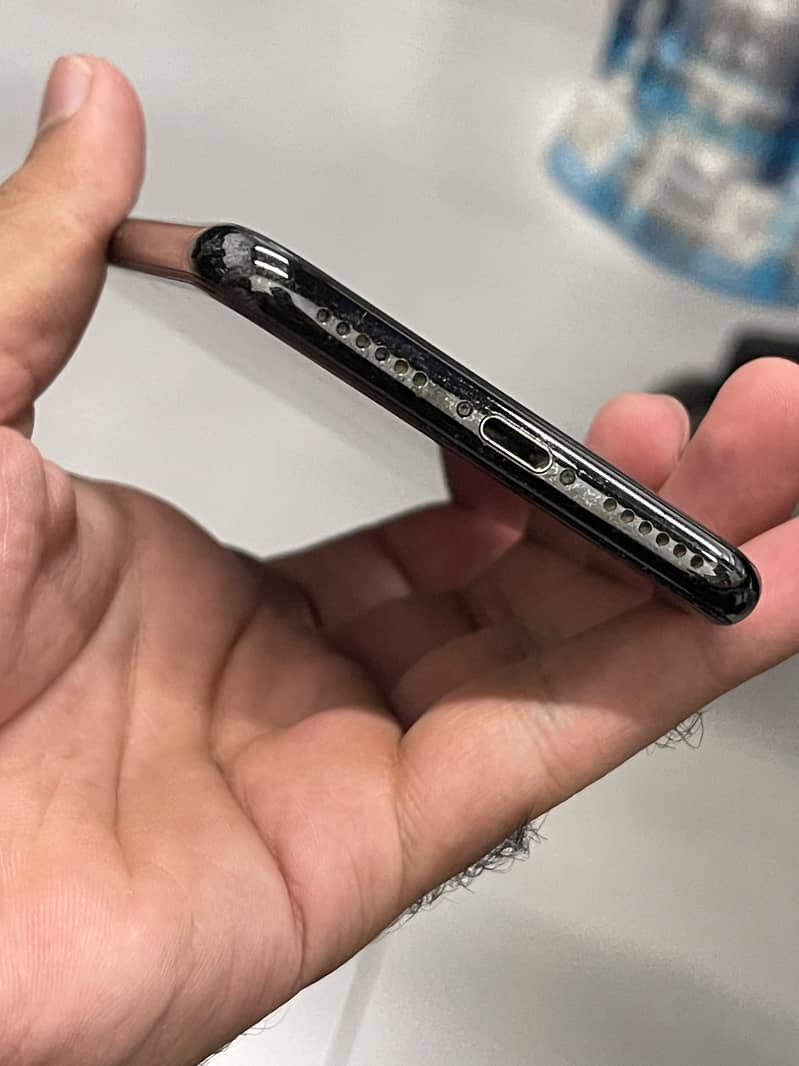 Apple iPhone X 3